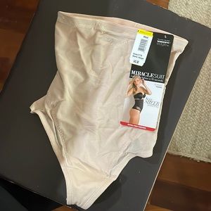 Size medium miracle suit